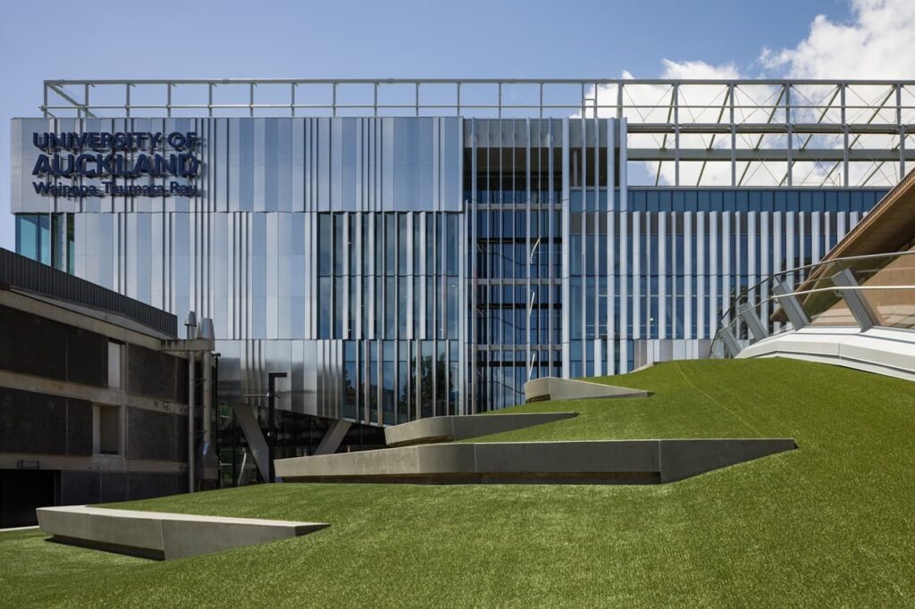 University of Auckland Commercial Banner